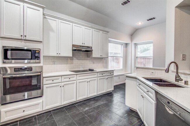 Building Photo - 6333 Westblanc Dr