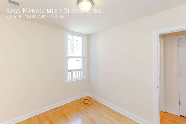 Building Photo - Amazing and Spacious 2bed in Albany Park -...