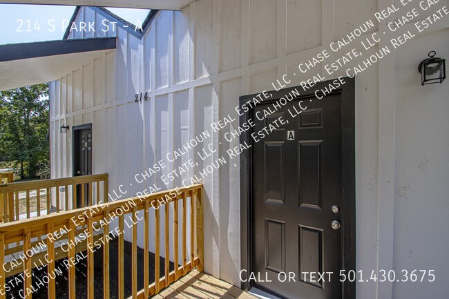 Building Photo - 214 S Park St