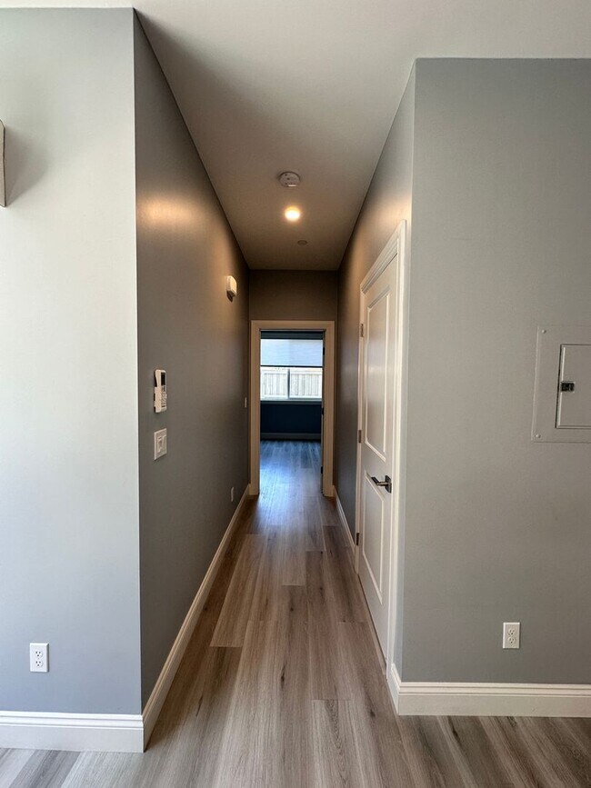 Building Photo - Attached separate first floor 1-bedroom, 1-bathroom suite