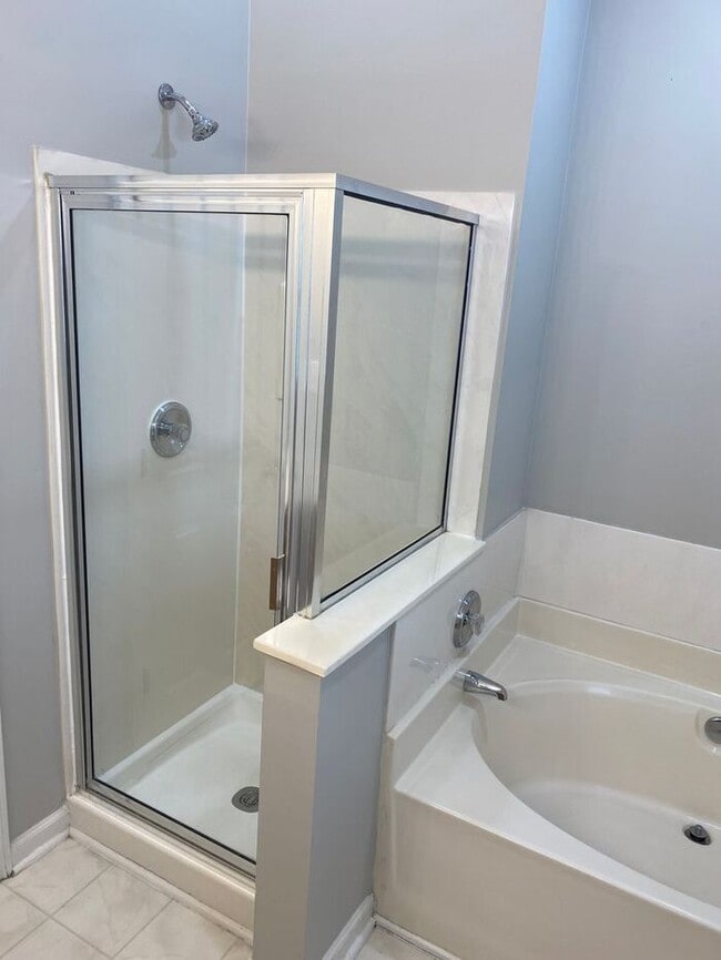 Building Photo - You can't miss this DEAL!