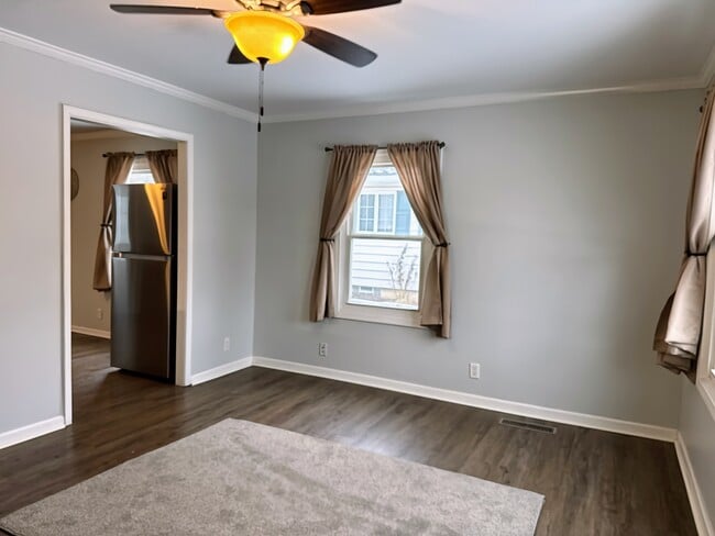 Building Photo - 905 Brentwood Dr