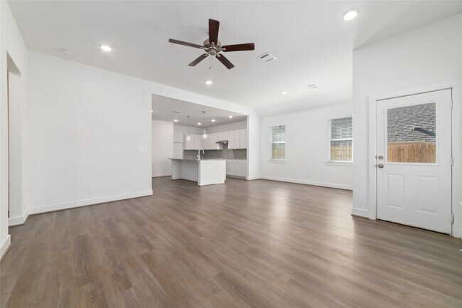 Building Photo - 919 Golden Willow Ln