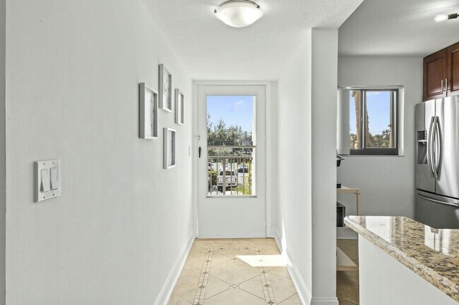 Building Photo - 10152 S Ocean Dr