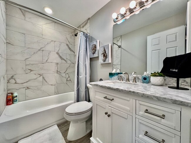 Building Photo - Newly remodeled, furnished home Trenton, Ohio