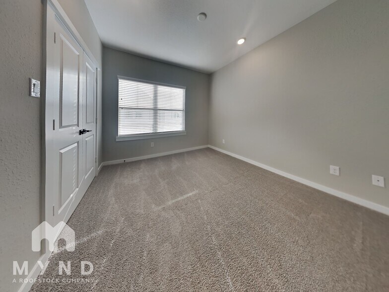 Building Photo - 6722 Parker Oaks Ln