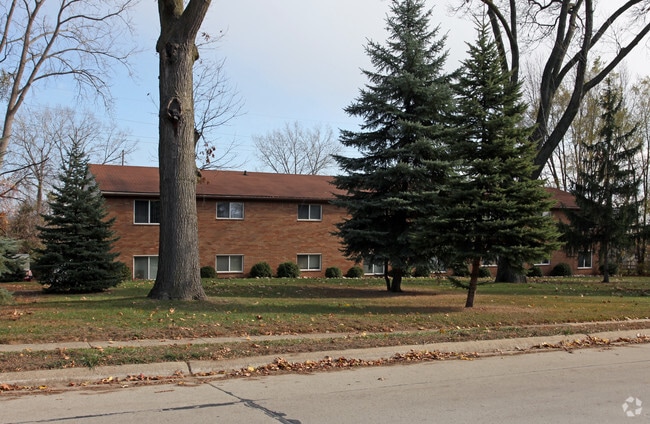 Building Photo - Four Oaks Apartments