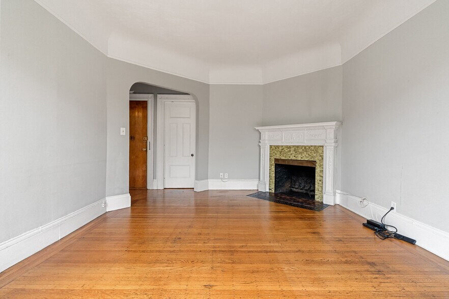 Building Photo - 259 Beacon St