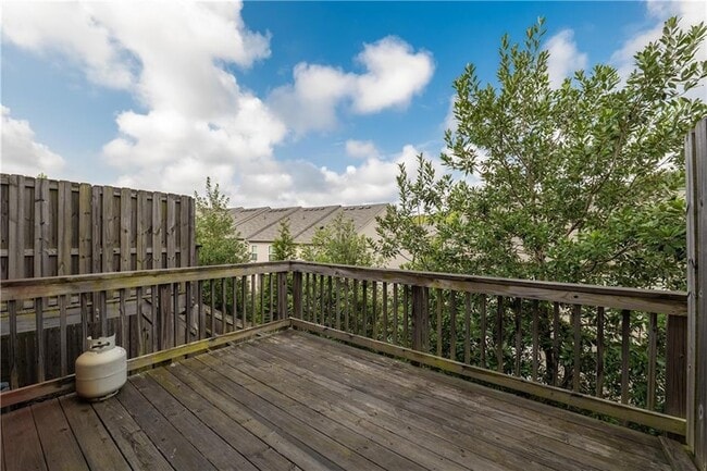 Building Photo - 915 Society Cir