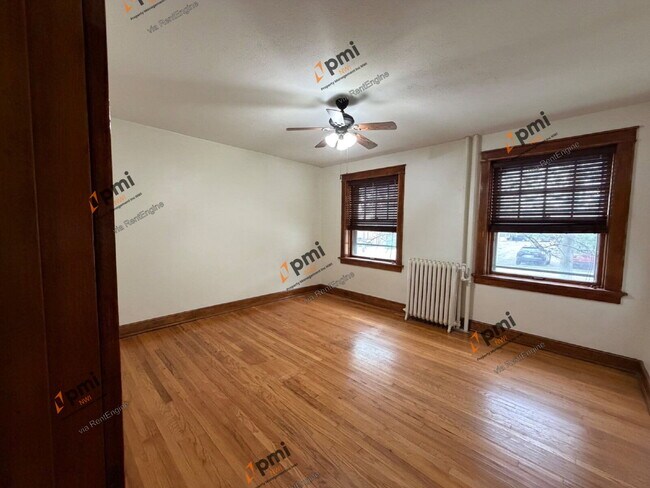 Building Photo - 710 Perry St