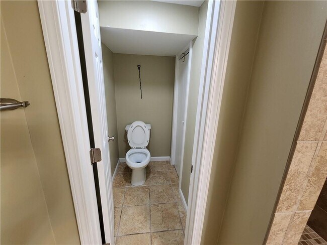 Building Photo - 350 Saddle Bridge Dr