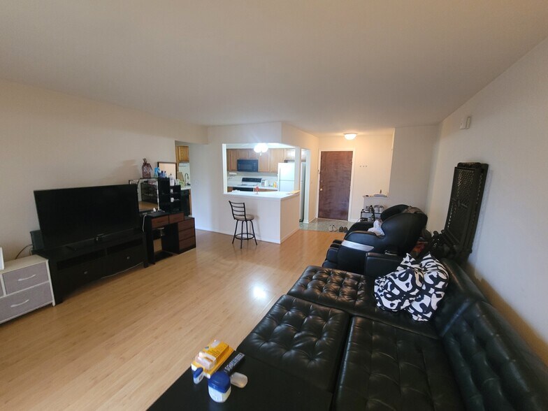 Building Photo - 2214 S Goebbert Rd