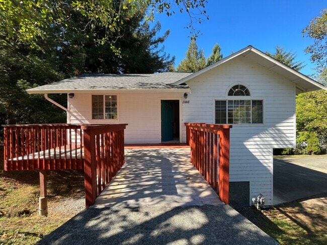 Building Photo - Spacious 3 Bedroom, 2.5 Bathroom w/ Bonus ...