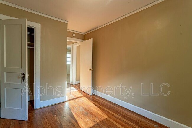 Building Photo - 110 Deoyley Ave