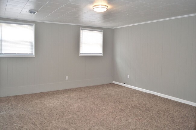 Building Photo - Amazing 3 bed, 1.5 bath, rental home in So...
