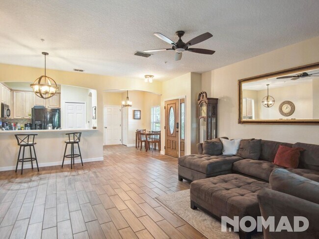 Building Photo - 3 Bedroom Townhome in Apopka