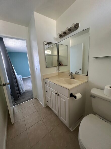 Building Photo - 4515 California Ave