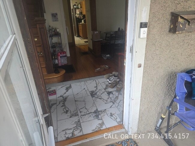 Building Photo - 818 Packard St