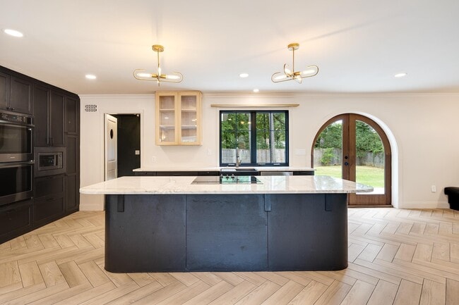 Building Photo - 1023 Greencliff Rd