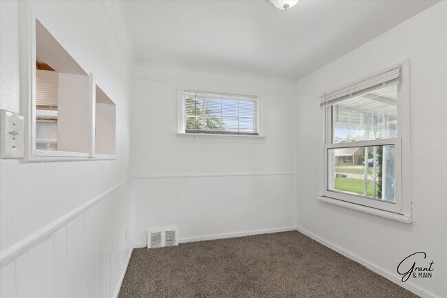 Building Photo - $1,150 - Bungalow