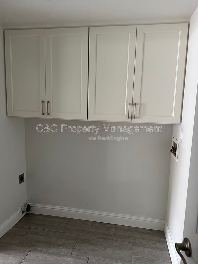 Building Photo - 180 Pelican Loop