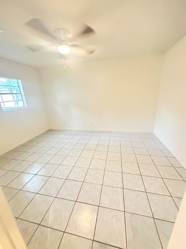 Building Photo - 1023 W Snyder St