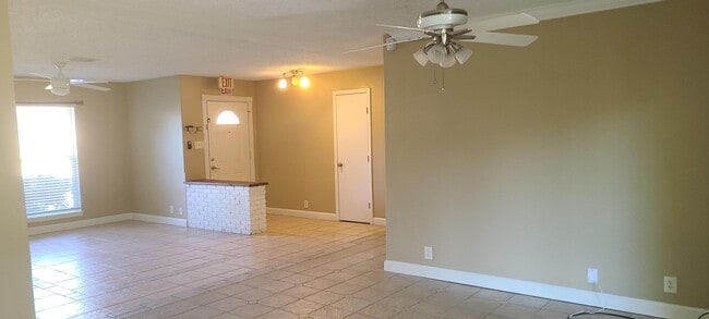 Building Photo - 11123 Hazelhurst Dr