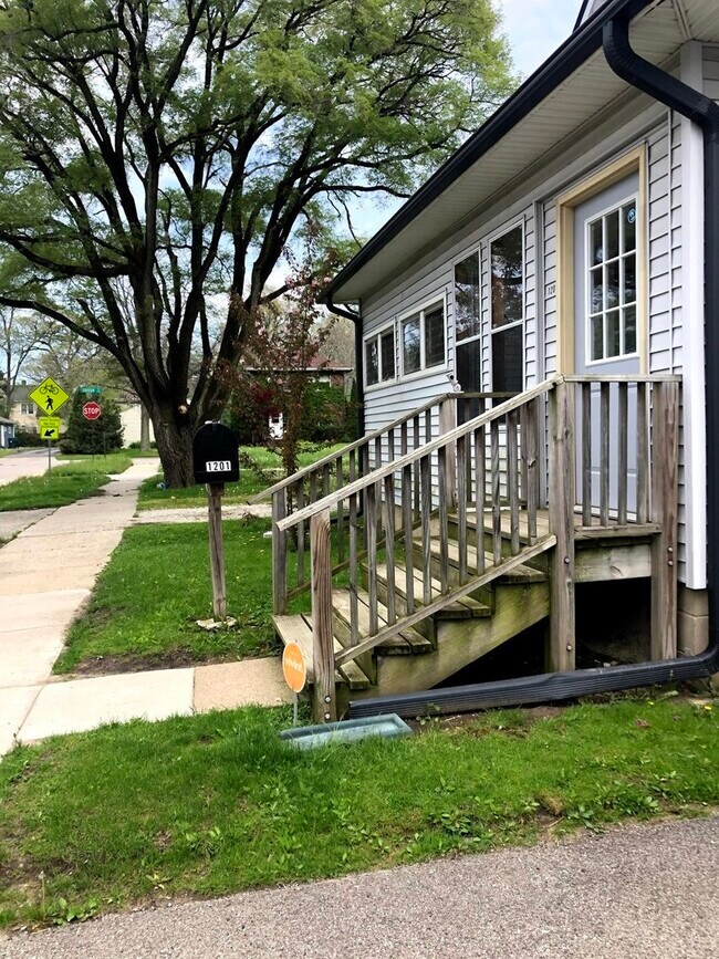 Building Photo - 1201 Brookside Ave