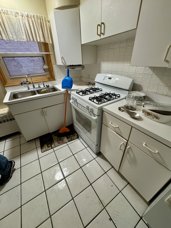 Building Photo - 1314 Central St