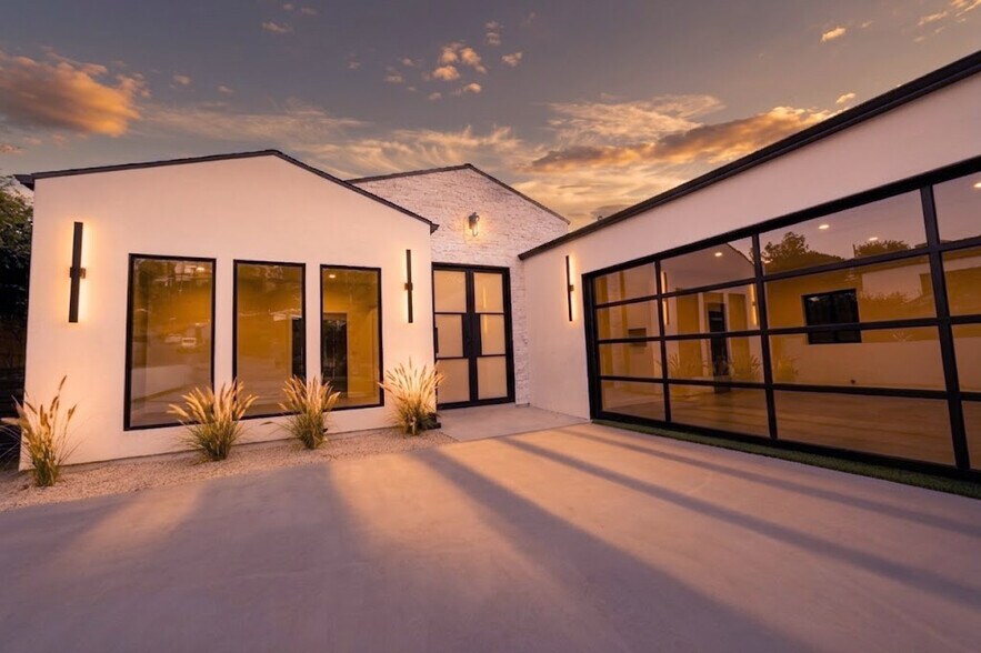 Building Photo - 4501 Canoga Dr