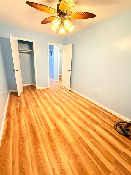 2nd bedroom - 13721 Lafayette St