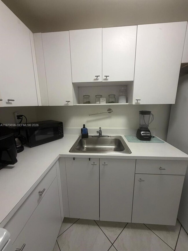 Building Photo - 6195 W 18th Ave