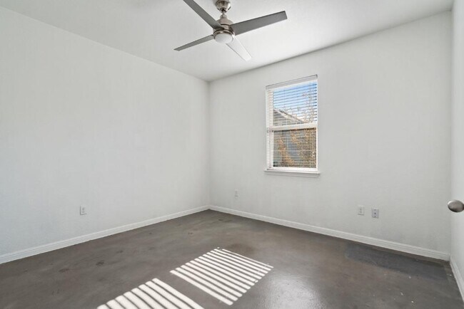 Building Photo - 5804 Loblolly Ln