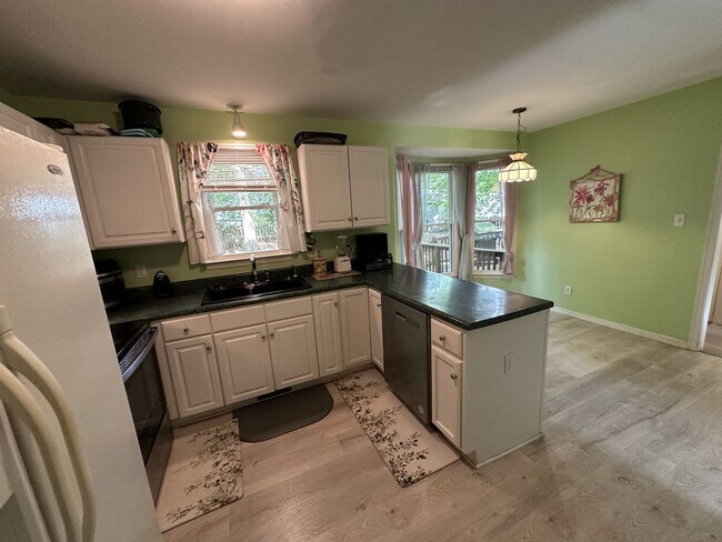 Building Photo - For Rent: Charming 4-Bedroom Colonial in C...