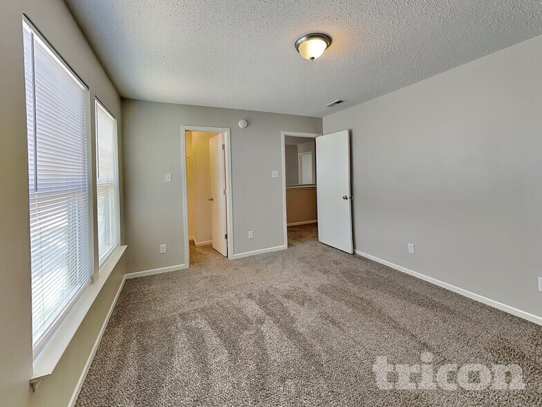 Building Photo - 8343 Weathervane Cir