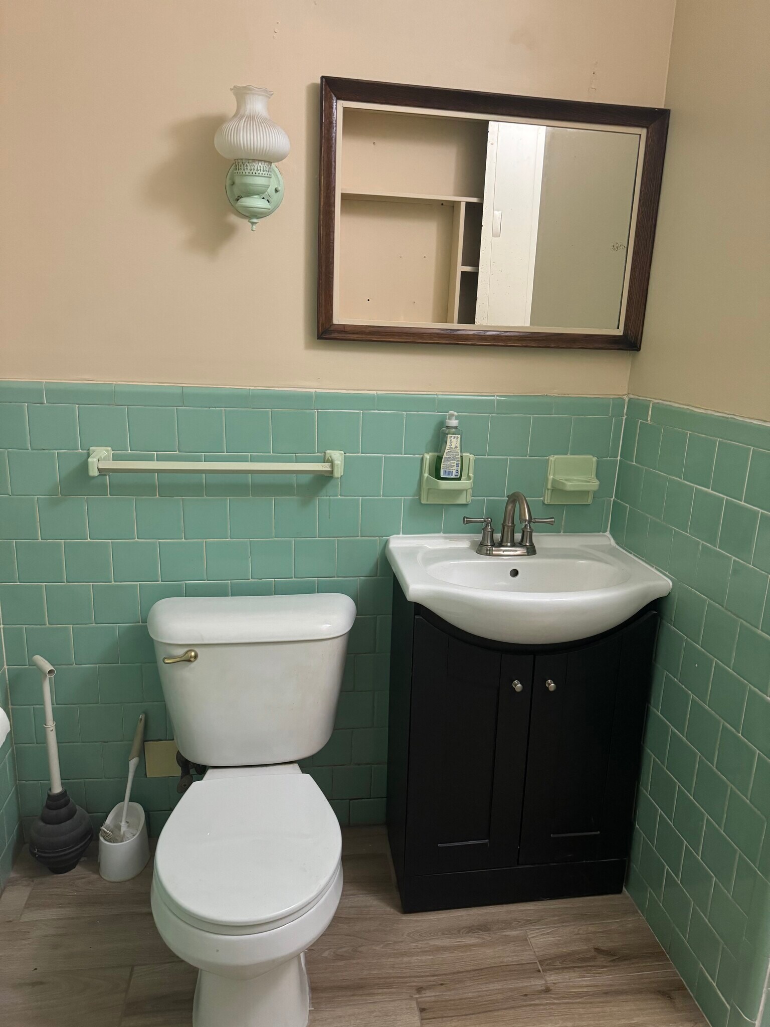 Building Photo - 49 Houghton St