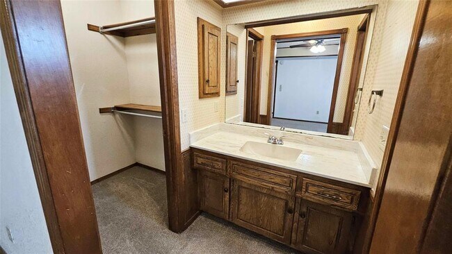 Building Photo - 10417 Fairfax Ln