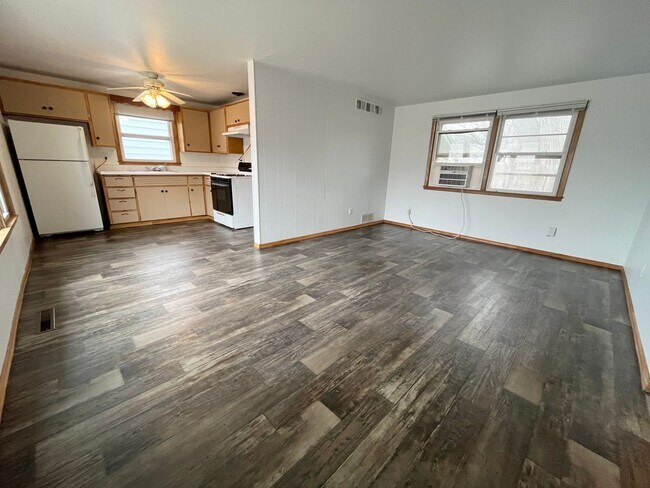 Building Photo - 2 Bed/1 Bath Ranch Home For Rent!