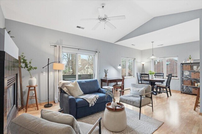 Building Photo - 1140 E Dayton St