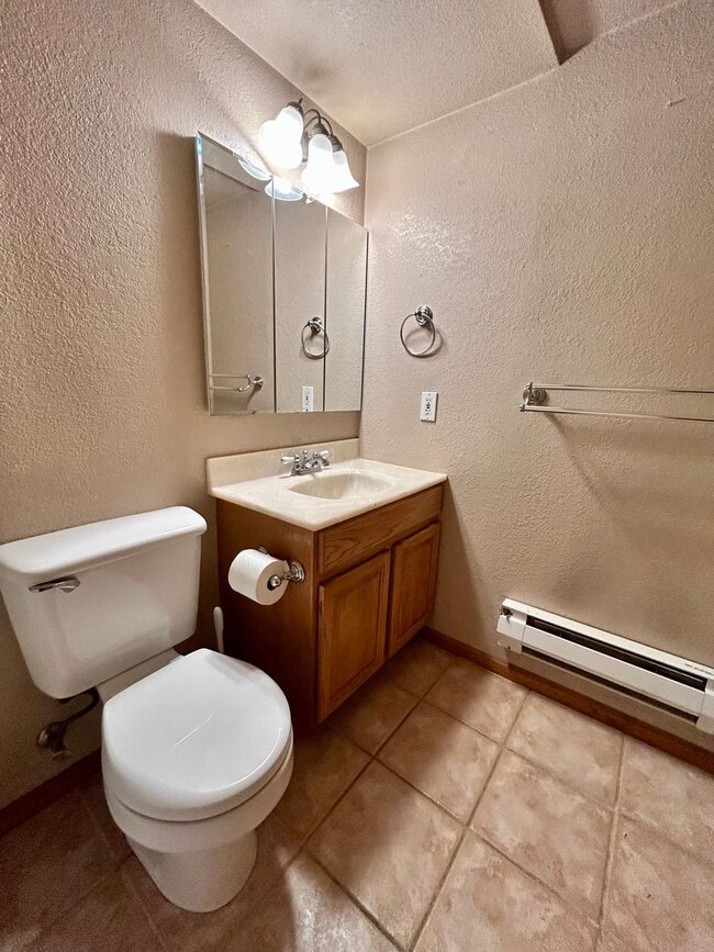 Building Photo - Beautiful & Bright 2-Bedroom + Office Corner Condo in North Boulder