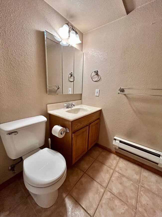 Building Photo - Beautiful & Bright Corner Condo in North Boulder