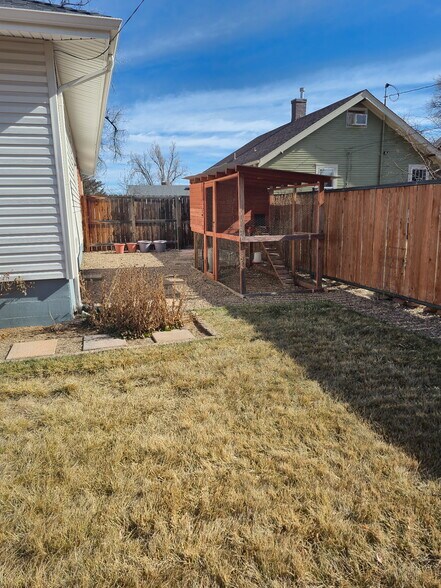 Building Photo - 211 S 6th Ave