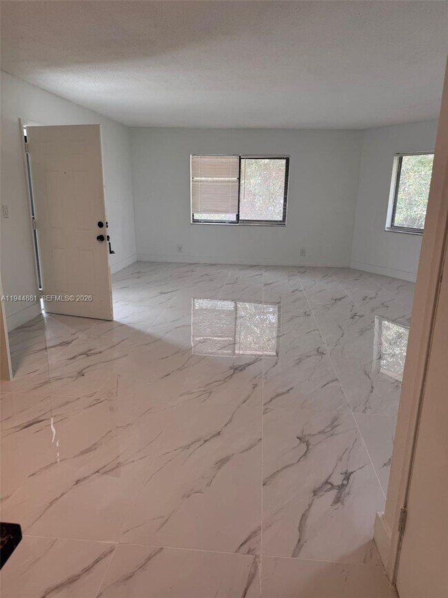 Building Photo - 5731 NE 18th Ave