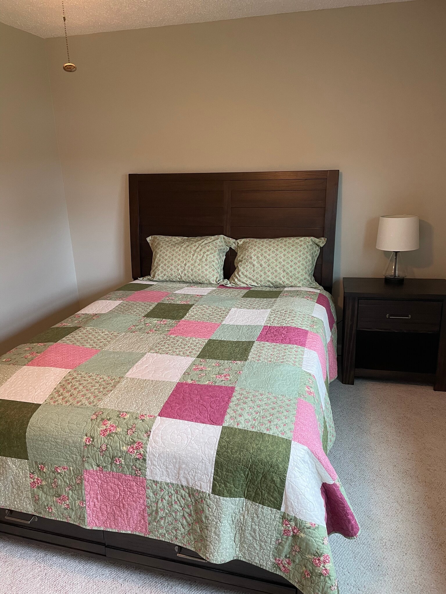 Master bedroom - 39 Lakeshore Ln