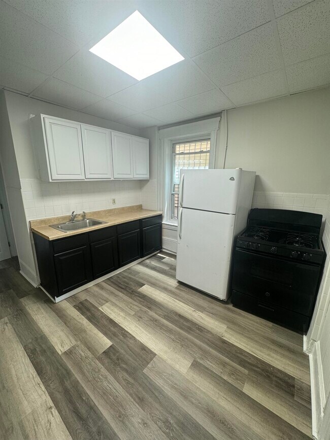 Building Photo - 934 Pavonia Ave