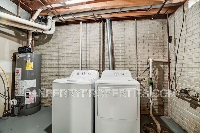 Building Photo - 3565 Turret Green Dr