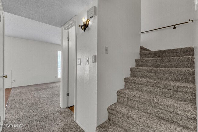 Building Photo - 10537 Gran Cima Ln