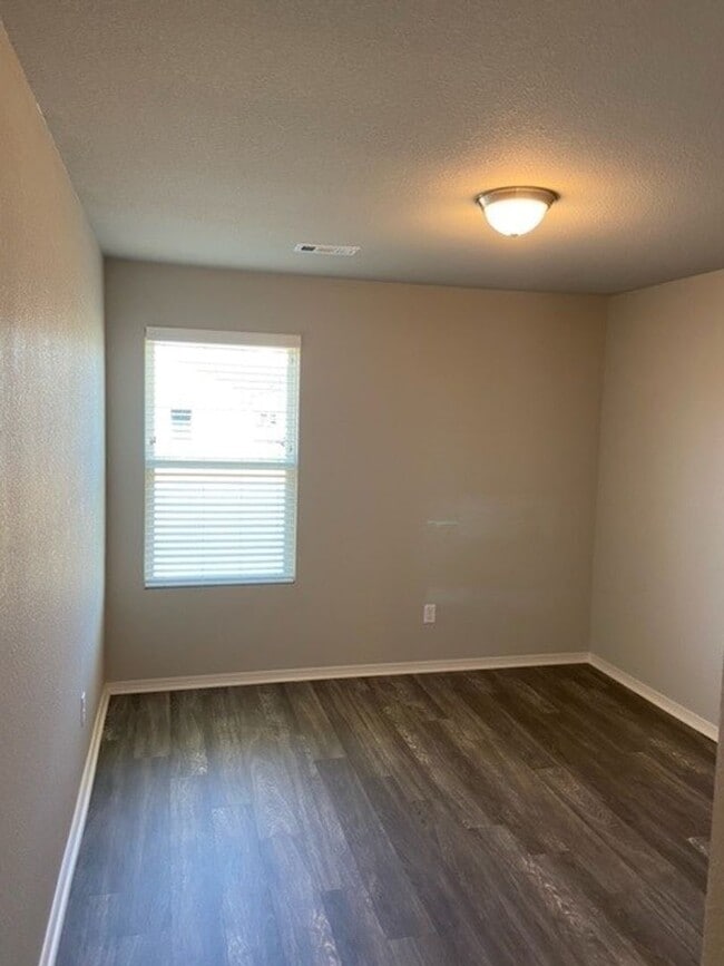 Building Photo - Preleasing Now-Three Bedroom | Two Bath Home in Conrad Court