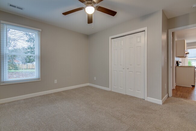 Building Photo - 517 Walnut St