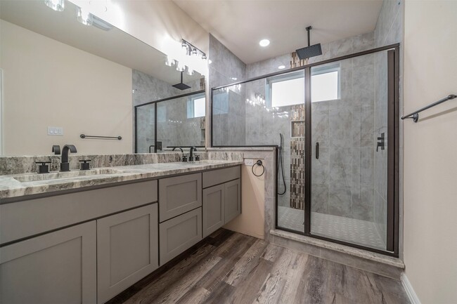 Building Photo - 1605 Mignon Dr